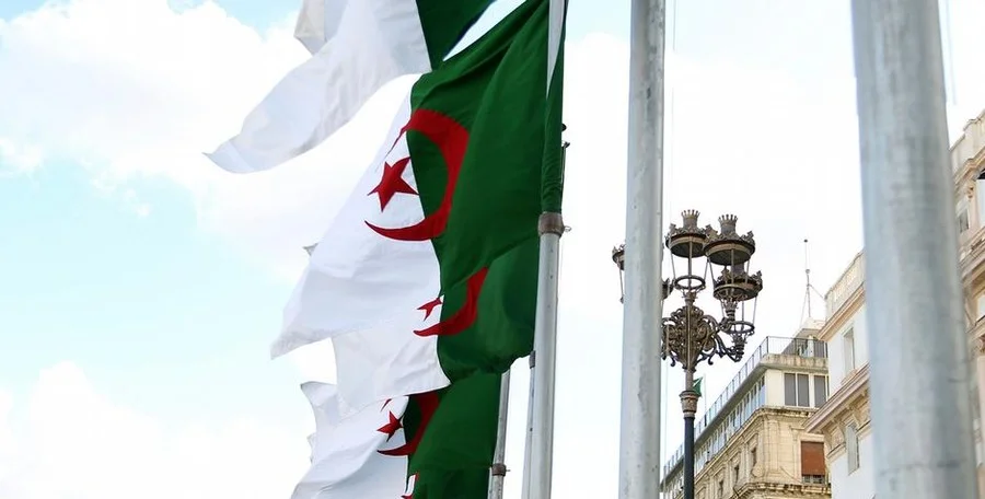 Algerian and Emirati flags