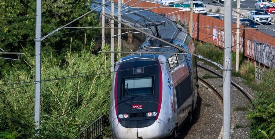 Derailment scene, train carriages
