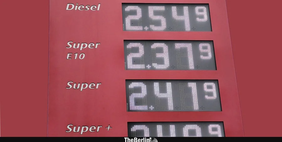 Gas pump nozzle fueling car