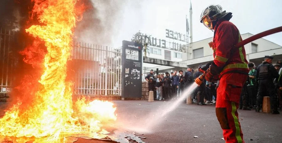 French students protest with police